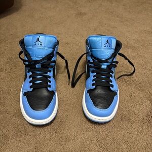 Jordan 1 Mid University size 9 Men’s